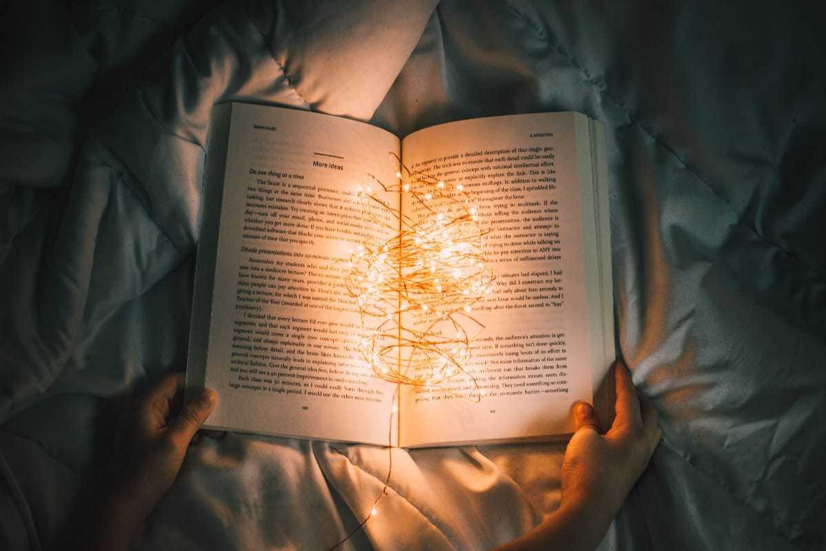 akavet Grader celsius Konsekvenser 6 Best Reading Book Lights That Will Help You Sleep​ – The Other Shift