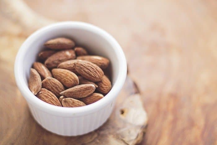 15 Best Foods for Weight Loss on Night Shift _ theothershift.com _ almonds