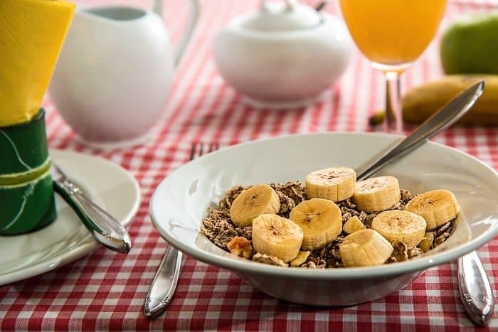 How to Work Night Shift, Be Healthy and Not Get Sick | theothershift.com | banana and cereal